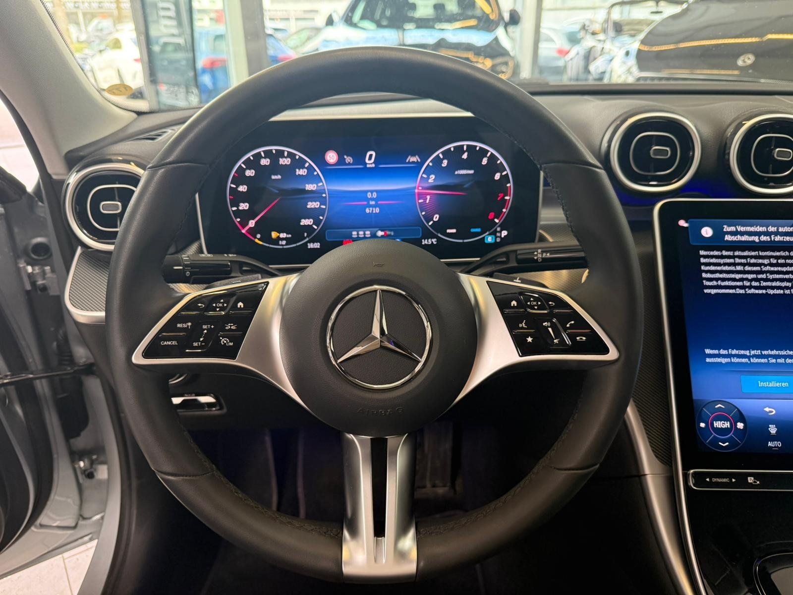 Fahrzeugabbildung Mercedes-Benz C 180 AVANTGARDE ADVANCED+KEYLESS+TOTW+LED+CARPL