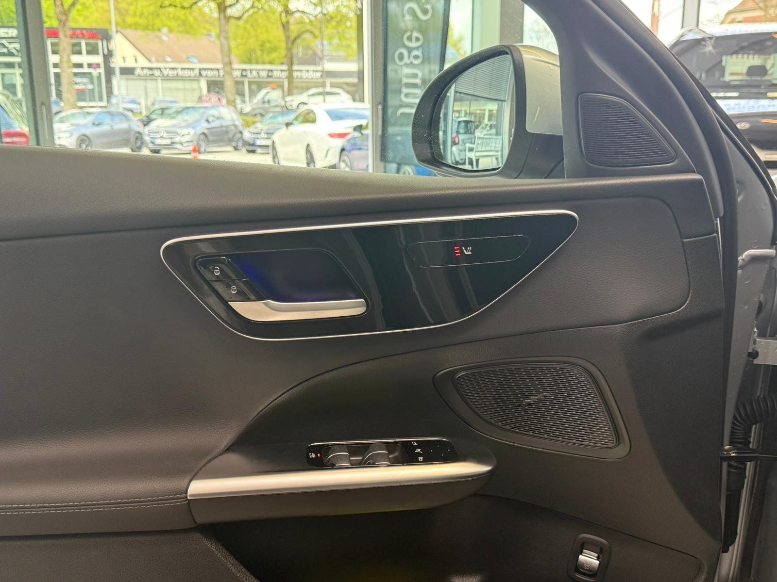 Fahrzeugabbildung Mercedes-Benz C 180 AVANTGARDE ADVANCED+KEYLESS+TOTW+LED+CARPL