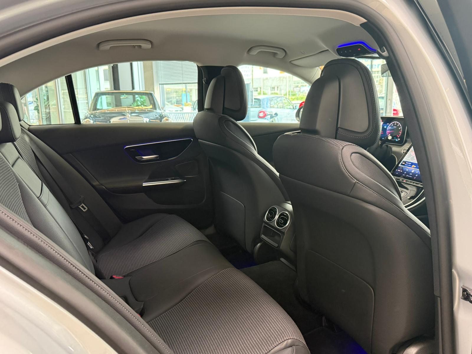 Fahrzeugabbildung Mercedes-Benz C 180 AVANTGARDE ADVANCED+KEYLESS+TOTW+LED+CARPL