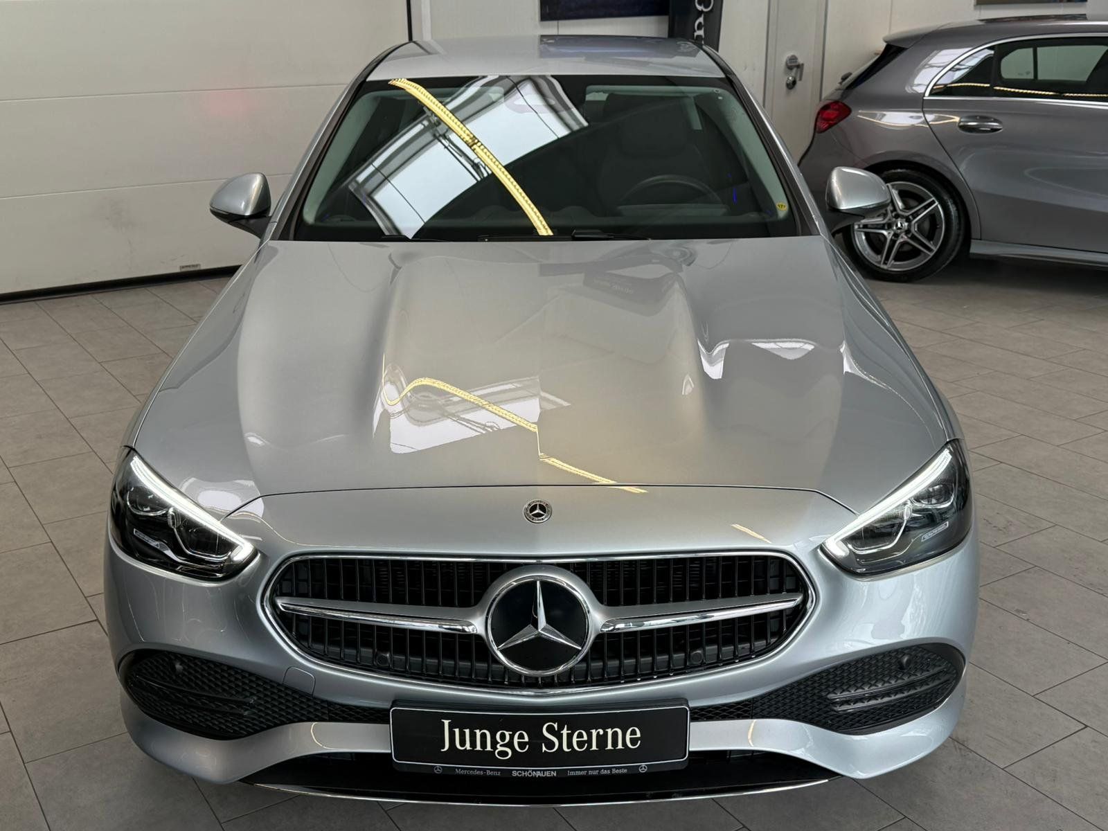 Fahrzeugabbildung Mercedes-Benz C 180 AVANTGARDE ADVANCED+KEYLESS+TOTW+LED+CARPL