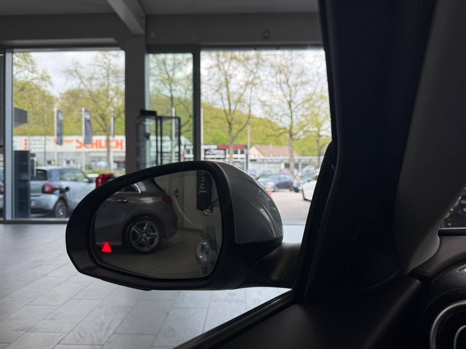 Fahrzeugabbildung Mercedes-Benz C 180 AVANTGARDE ADVANCED+KEYLESS+TOTW+LED+CARPL