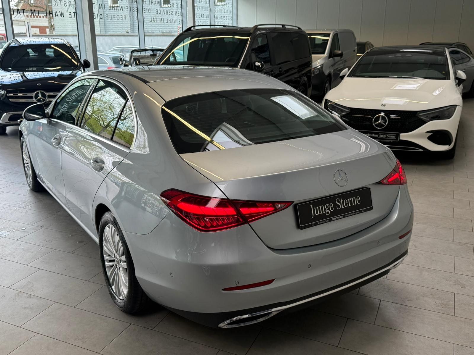 Fahrzeugabbildung Mercedes-Benz C 180 AVANTGARDE ADVANCED+KEYLESS+TOTW+LED+CARPL