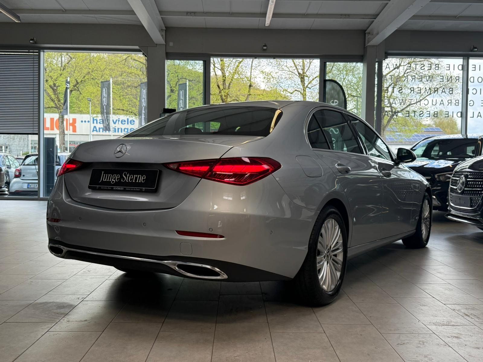 Fahrzeugabbildung Mercedes-Benz C 180 AVANTGARDE ADVANCED+KEYLESS+TOTW+LED+CARPL