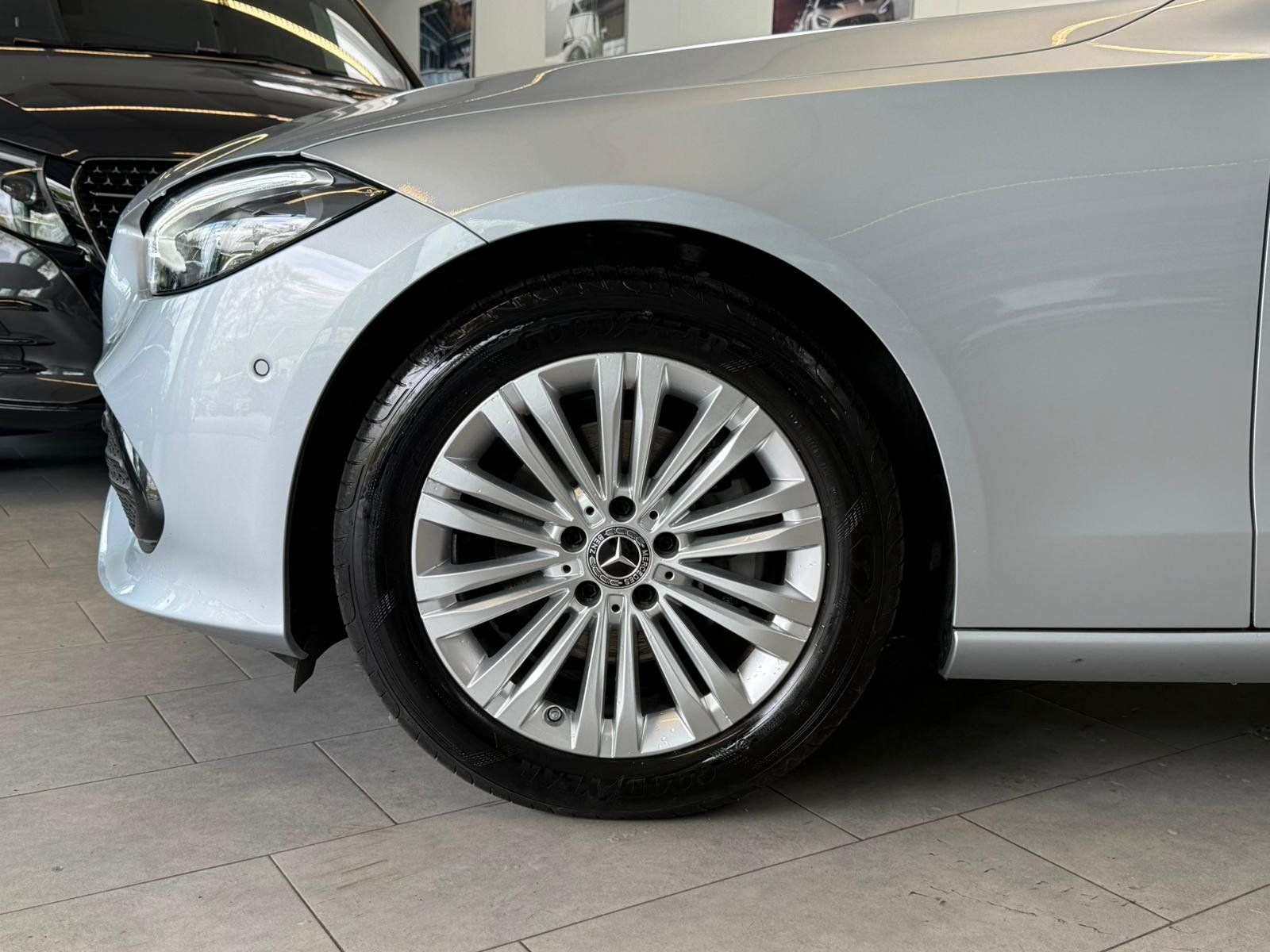 Fahrzeugabbildung Mercedes-Benz C 180 AVANTGARDE ADVANCED+KEYLESS+TOTW+LED+CARPL