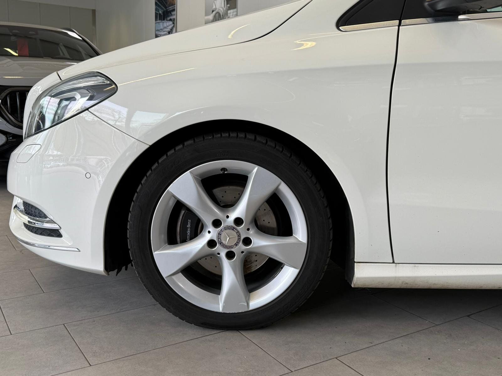 Fahrzeugabbildung Mercedes-Benz B 180 CDI KAMERA+AHK+KLIMA+LED+BLUETOOTH+SITZHZ