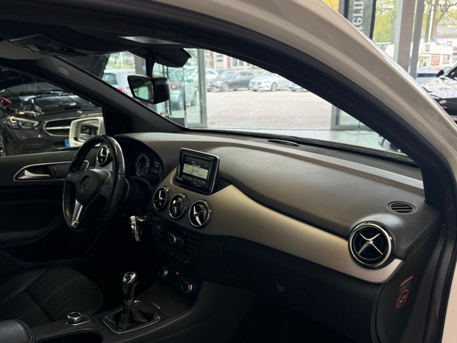 Fahrzeugabbildung Mercedes-Benz B 180 CDI KAMERA+AHK+KLIMA+LED+BLUETOOTH+SITZHZ
