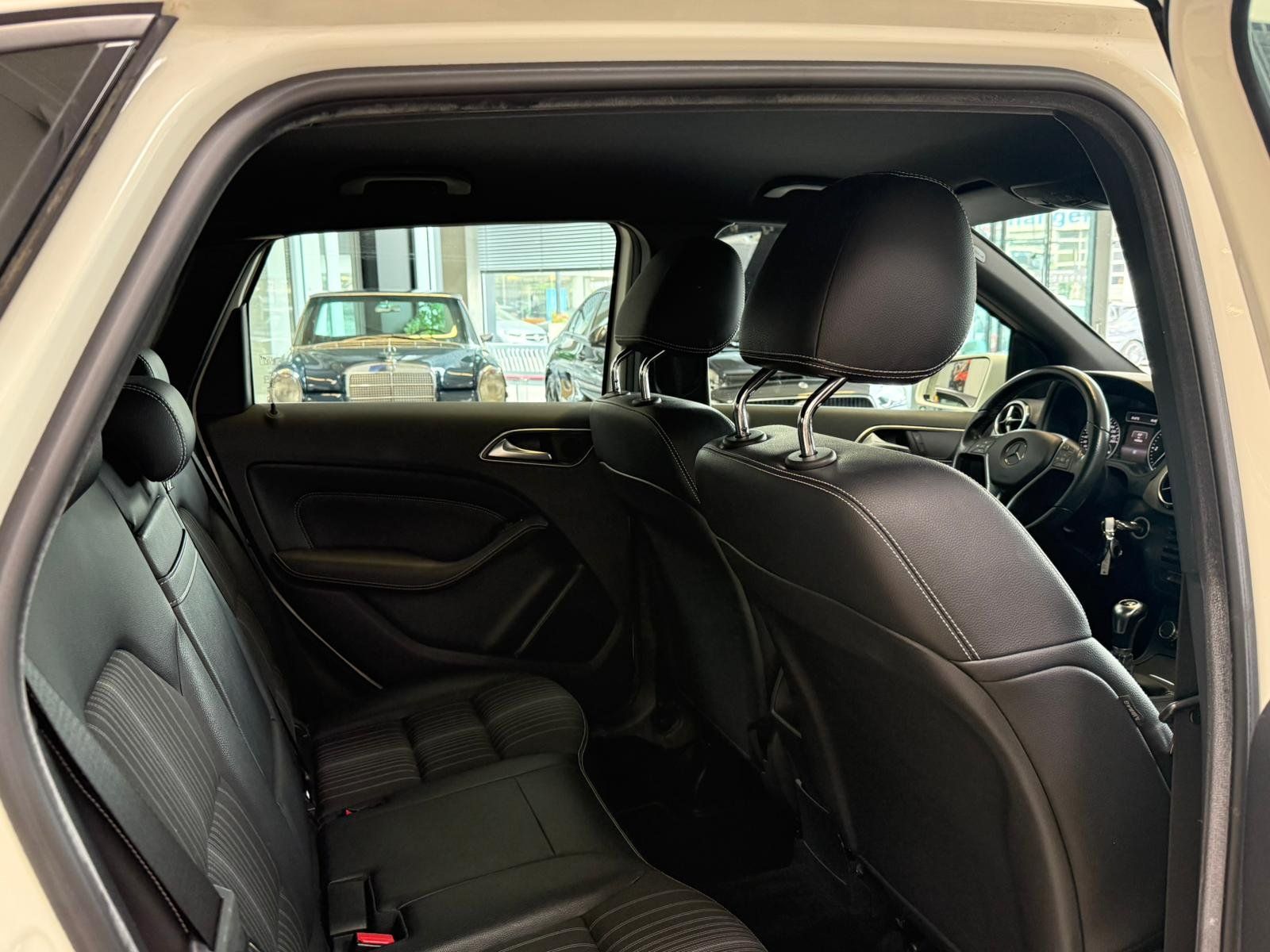 Fahrzeugabbildung Mercedes-Benz B 180 CDI KAMERA+AHK+KLIMA+LED+BLUETOOTH+SITZHZ