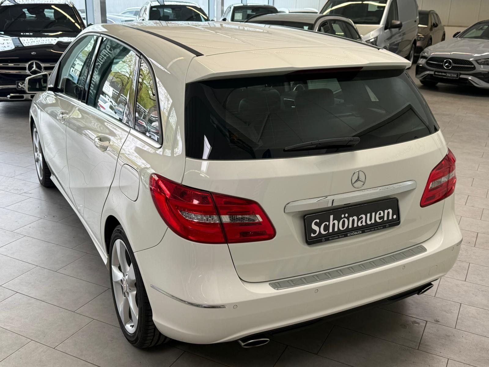 Fahrzeugabbildung Mercedes-Benz B 180 CDI KAMERA+AHK+KLIMA+LED+BLUETOOTH+SITZHZ