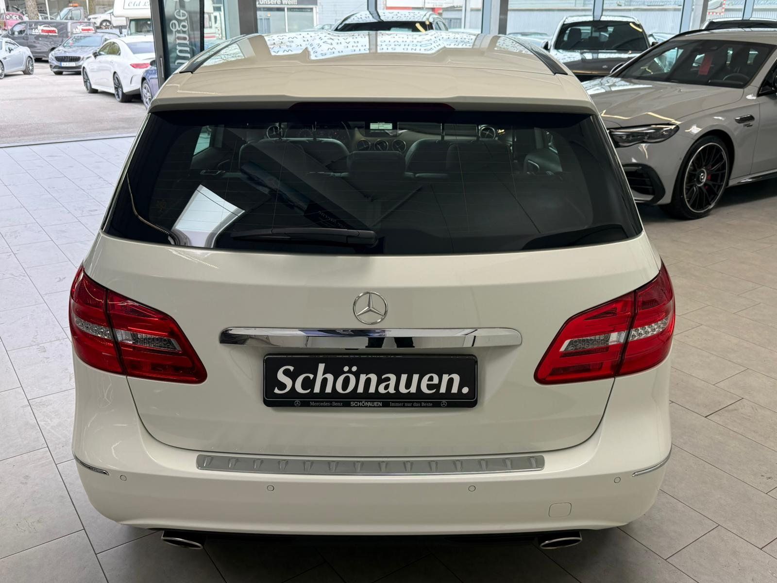 Fahrzeugabbildung Mercedes-Benz B 180 CDI KAMERA+AHK+KLIMA+LED+BLUETOOTH+SITZHZ