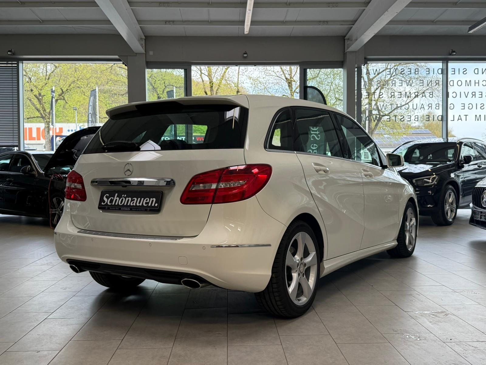 Fahrzeugabbildung Mercedes-Benz B 180 CDI KAMERA+AHK+KLIMA+LED+BLUETOOTH+SITZHZ