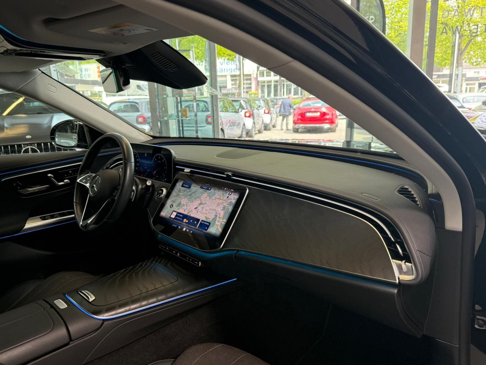 Fahrzeugabbildung Mercedes-Benz E 220 d T AVANTGARDE ADVPLUS+AHK+360+MEMO+TOTWIN