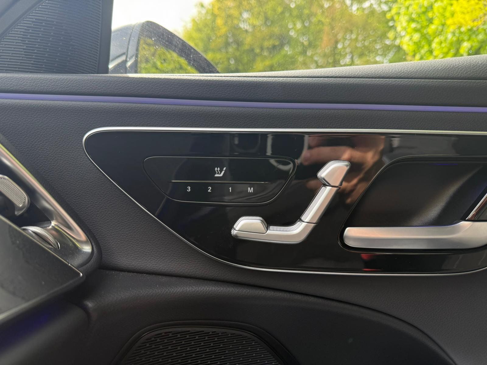 Fahrzeugabbildung Mercedes-Benz E 220 d T AVANTGARDE ADVPLUS+AHK+360+MEMO+TOTWIN