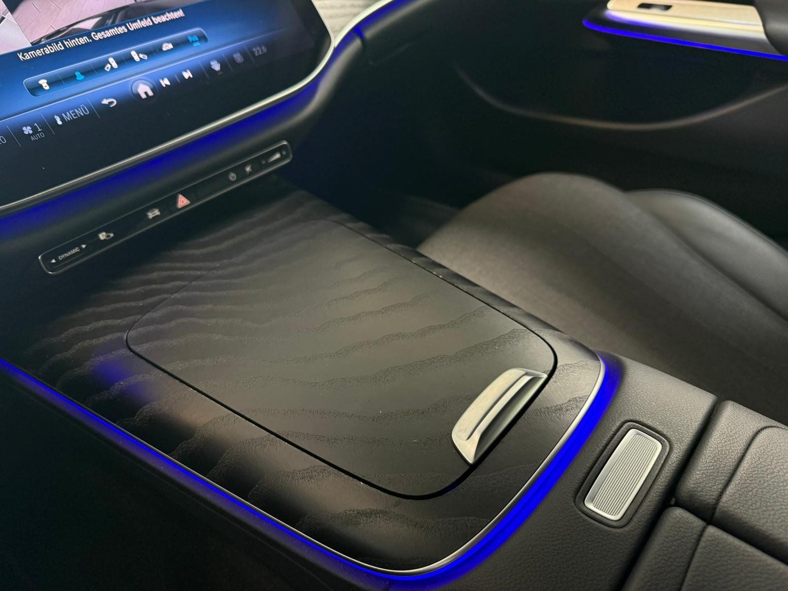Fahrzeugabbildung Mercedes-Benz E 220 d T AVANTGARDE ADVPLUS+AHK+360+MEMO+TOTWIN