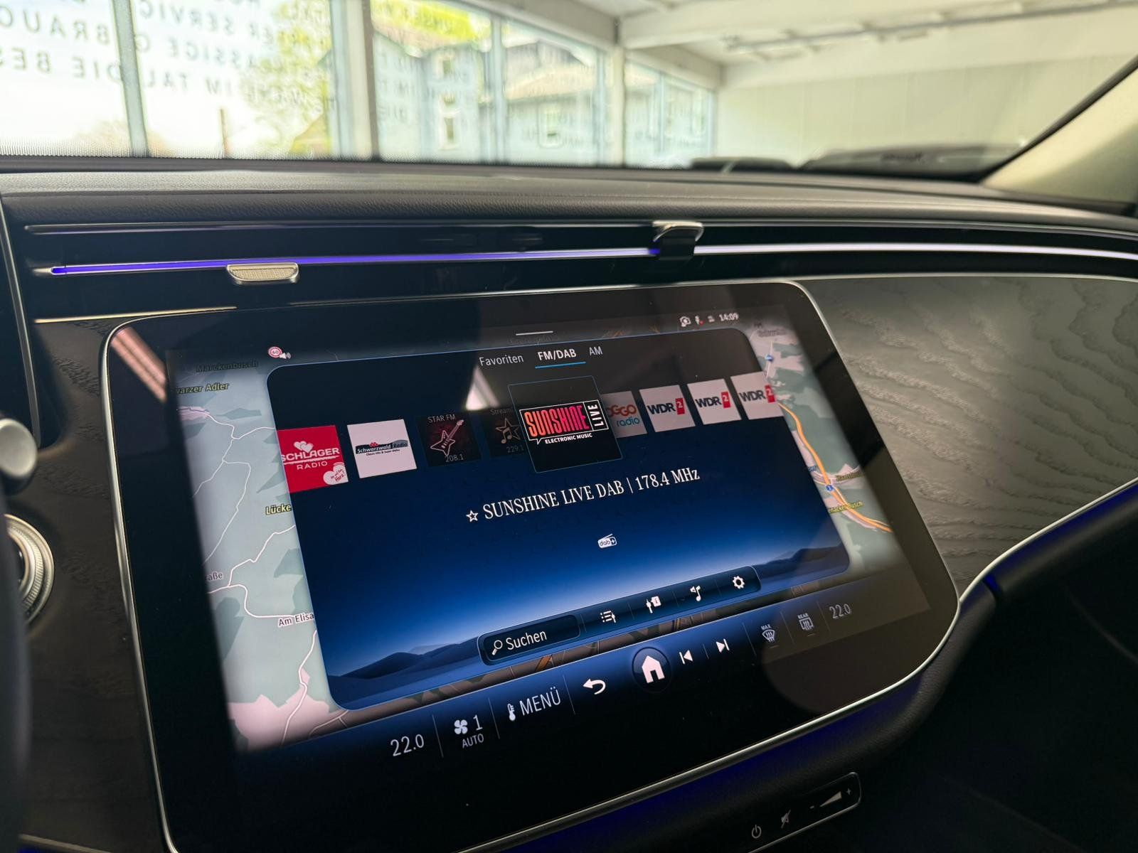 Fahrzeugabbildung Mercedes-Benz E 220 d T AVANTGARDE ADVPLUS+AHK+360+MEMO+TOTWIN