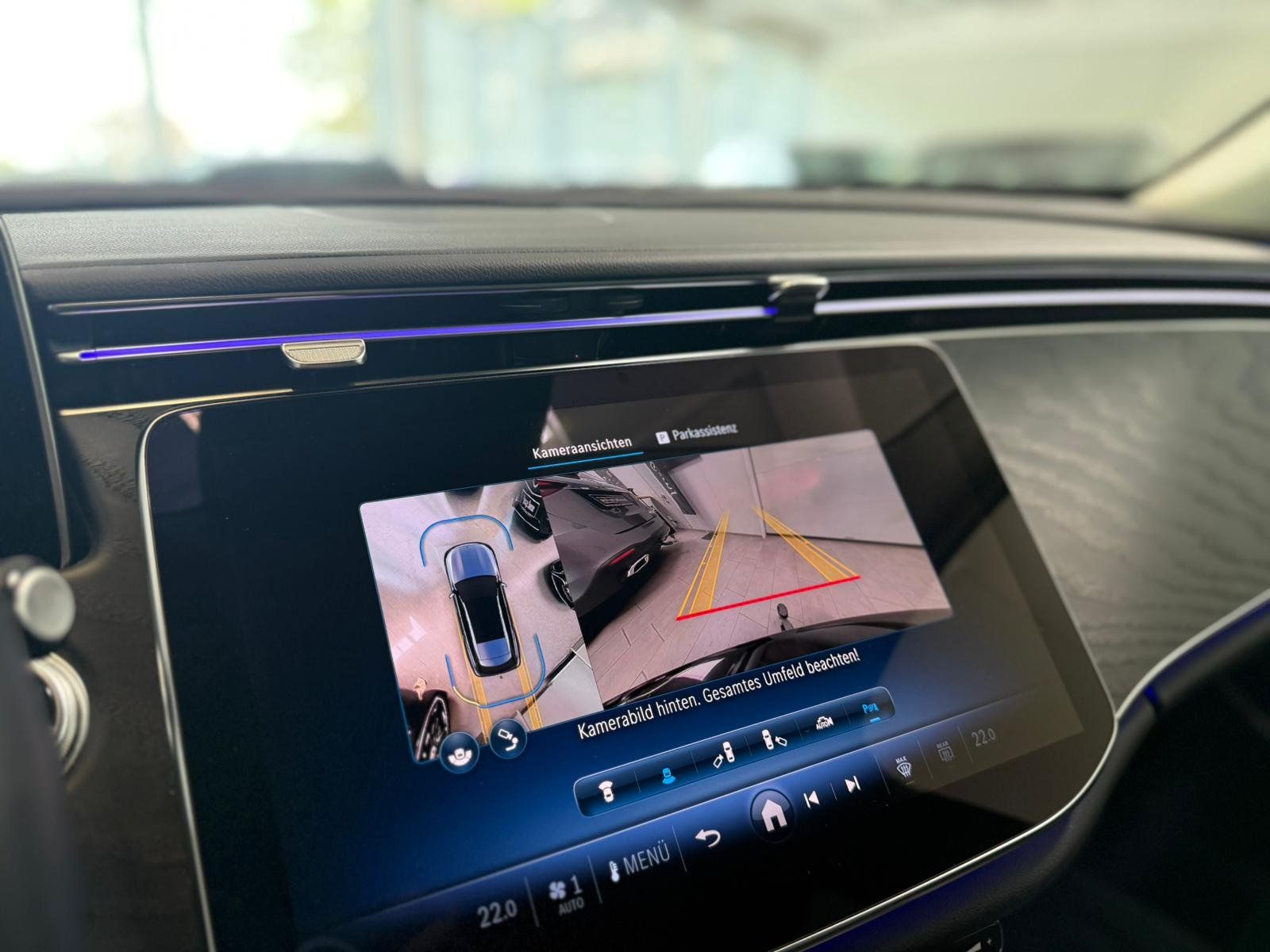 Fahrzeugabbildung Mercedes-Benz E 220 d T AVANTGARDE ADVPLUS+AHK+360+MEMO+TOTWIN