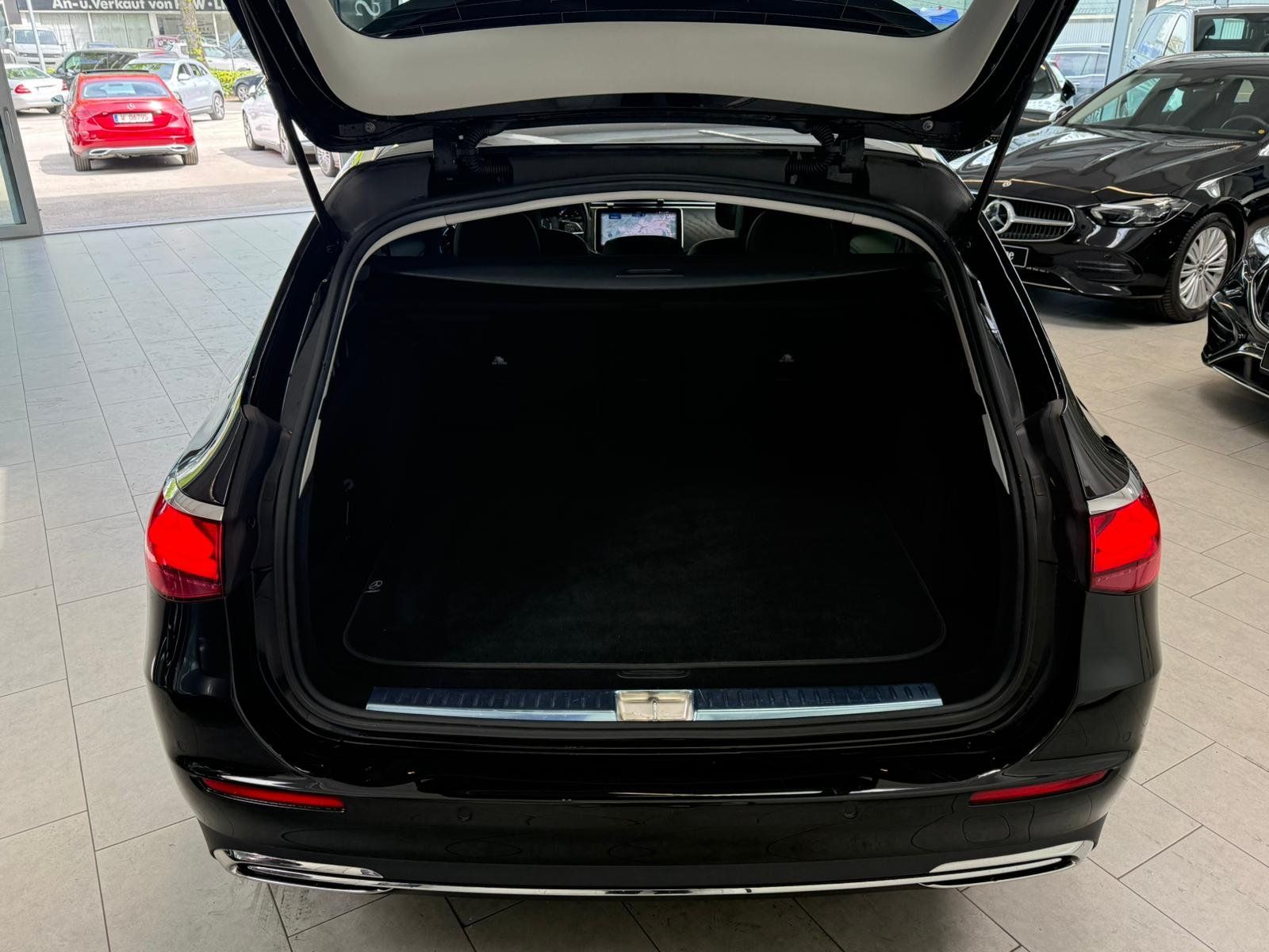 Fahrzeugabbildung Mercedes-Benz E 220 d T AVANTGARDE ADVPLUS+AHK+360+MEMO+TOTWIN