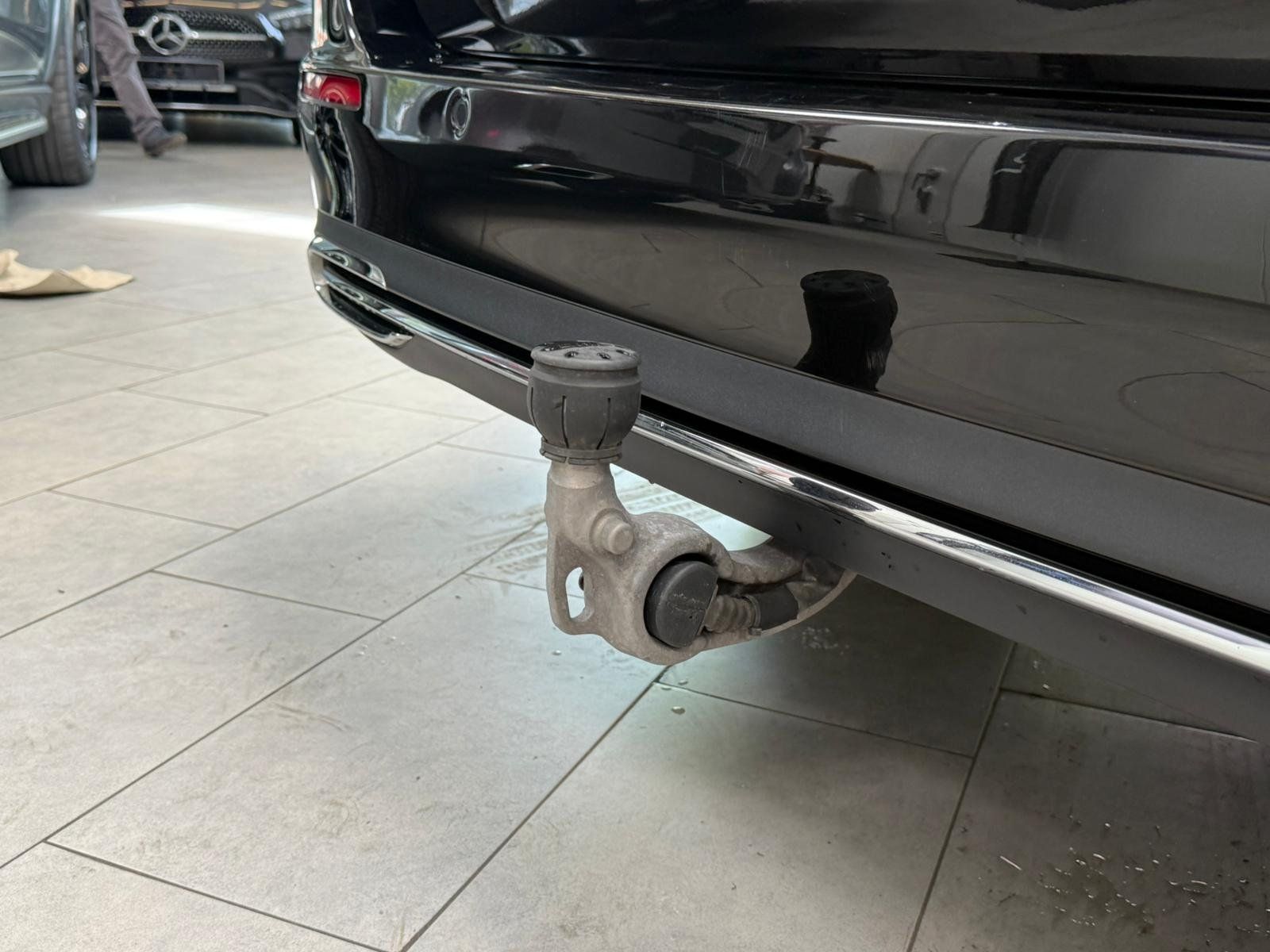 Fahrzeugabbildung Mercedes-Benz E 220 d T AVANTGARDE ADVPLUS+AHK+360+MEMO+TOTWIN