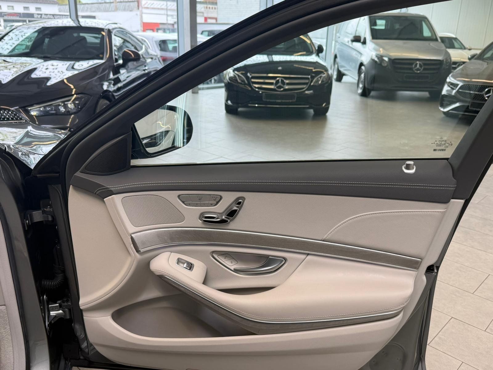 Fahrzeugabbildung Mercedes-Benz S 500 DISTR+SITZBEL.+TV+SERVOSCHL.+NACHTSICHT+