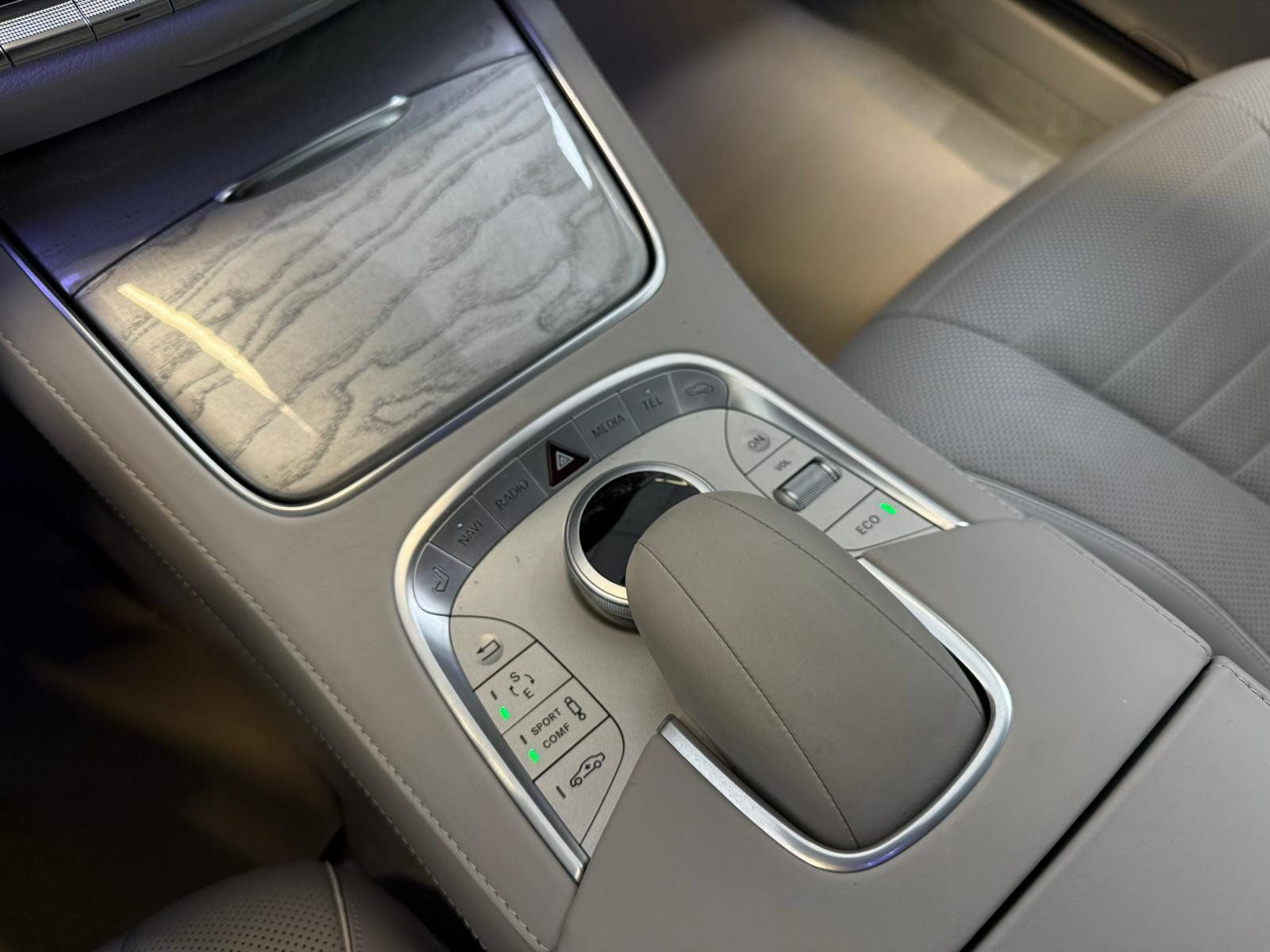 Fahrzeugabbildung Mercedes-Benz S 500 DISTR+SITZBEL.+TV+SERVOSCHL.+NACHTSICHT+