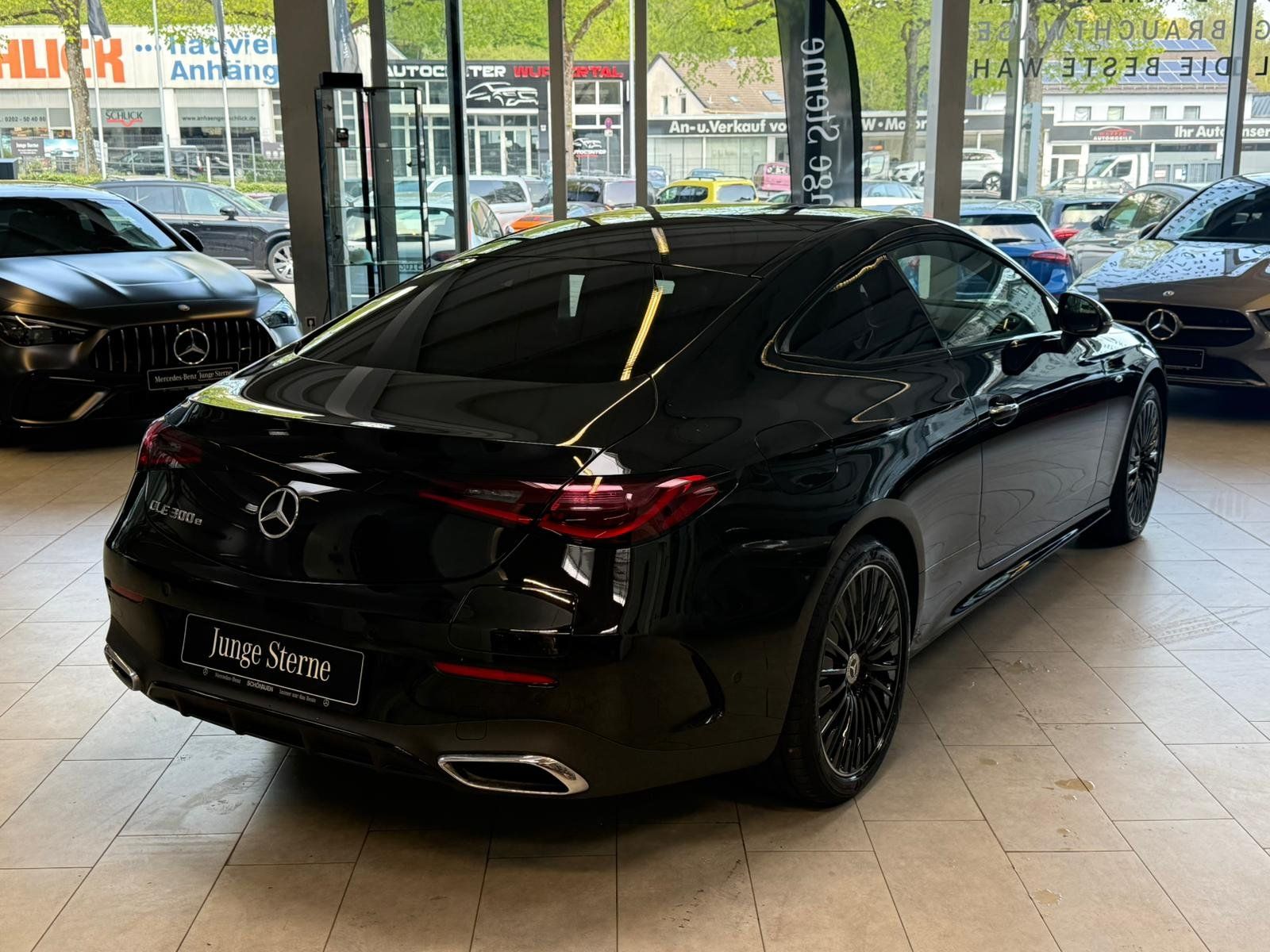 Fahrzeugabbildung Mercedes-Benz CLE 300 e AMG NIGHT+BURM3D+DLIGHT+PANO+KEYLESS