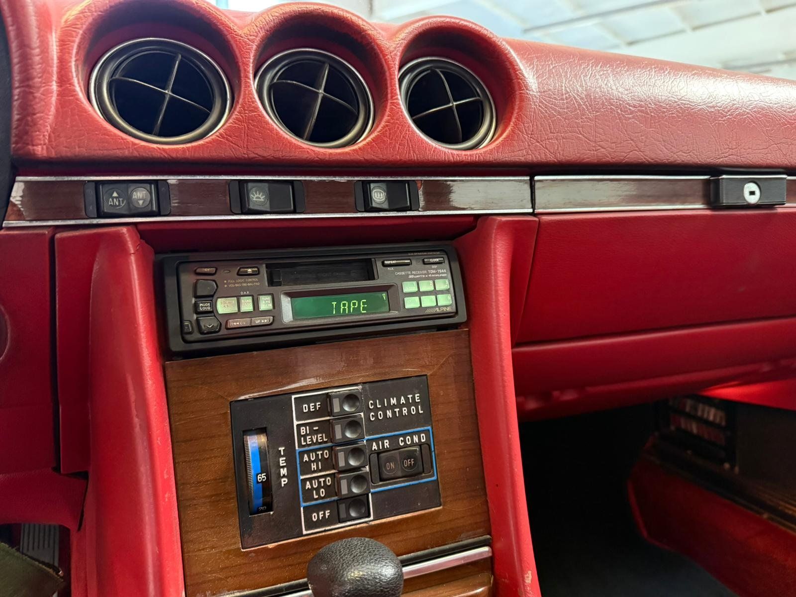 Fahrzeugabbildung Mercedes-Benz 450SL R107 CABRIO LEDER ROT+KLIMA