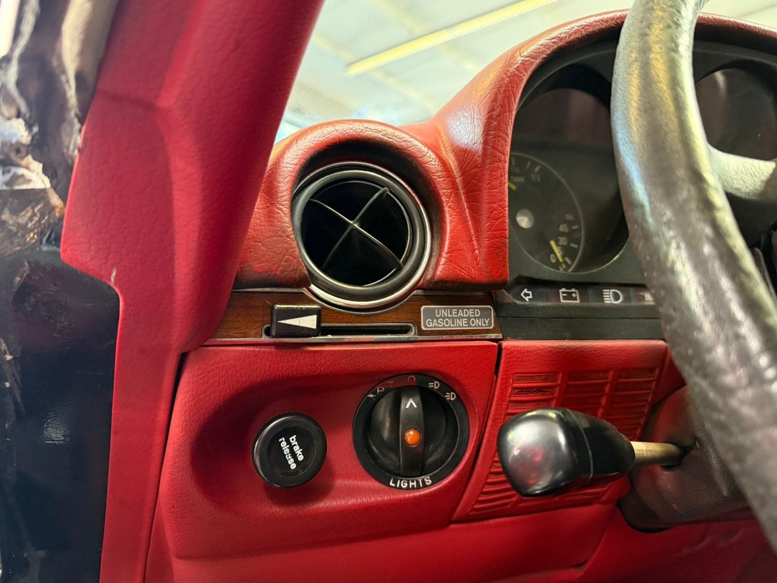 Fahrzeugabbildung Mercedes-Benz 450SL R107 CABRIO LEDER ROT+KLIMA