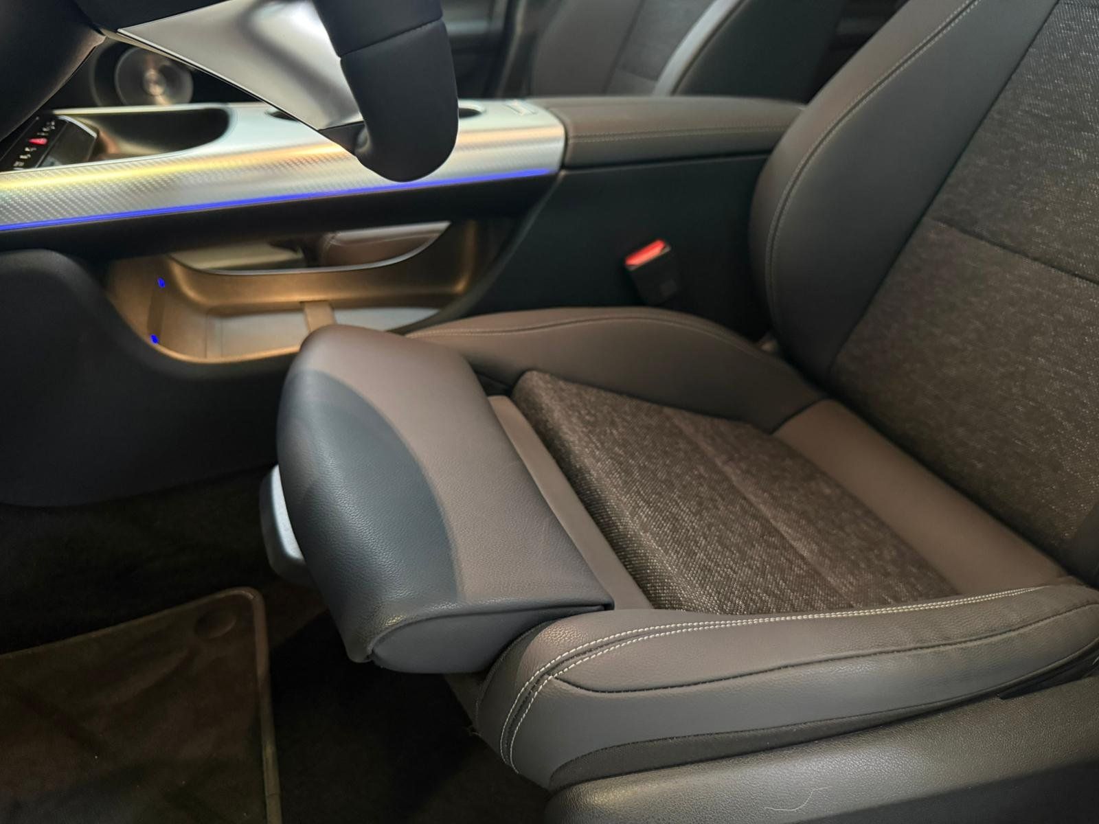 Fahrzeugabbildung Mercedes-Benz CLA 250+ EQ DISTR+BURM3D+PANO+KEYLESS+MBEAM+HUD