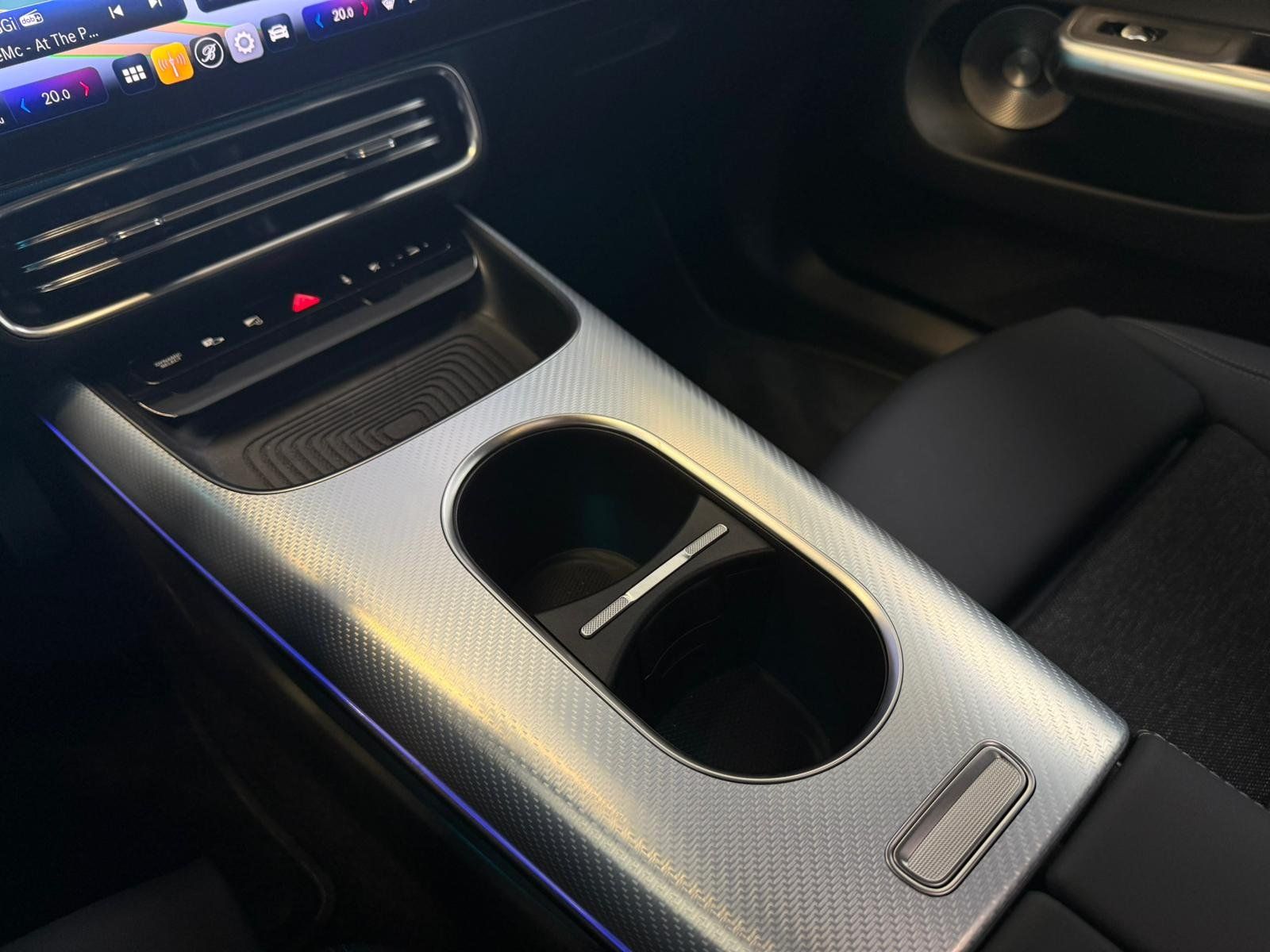 Fahrzeugabbildung Mercedes-Benz CLA 250+ EQ DISTR+BURM3D+PANO+KEYLESS+MBEAM+HUD