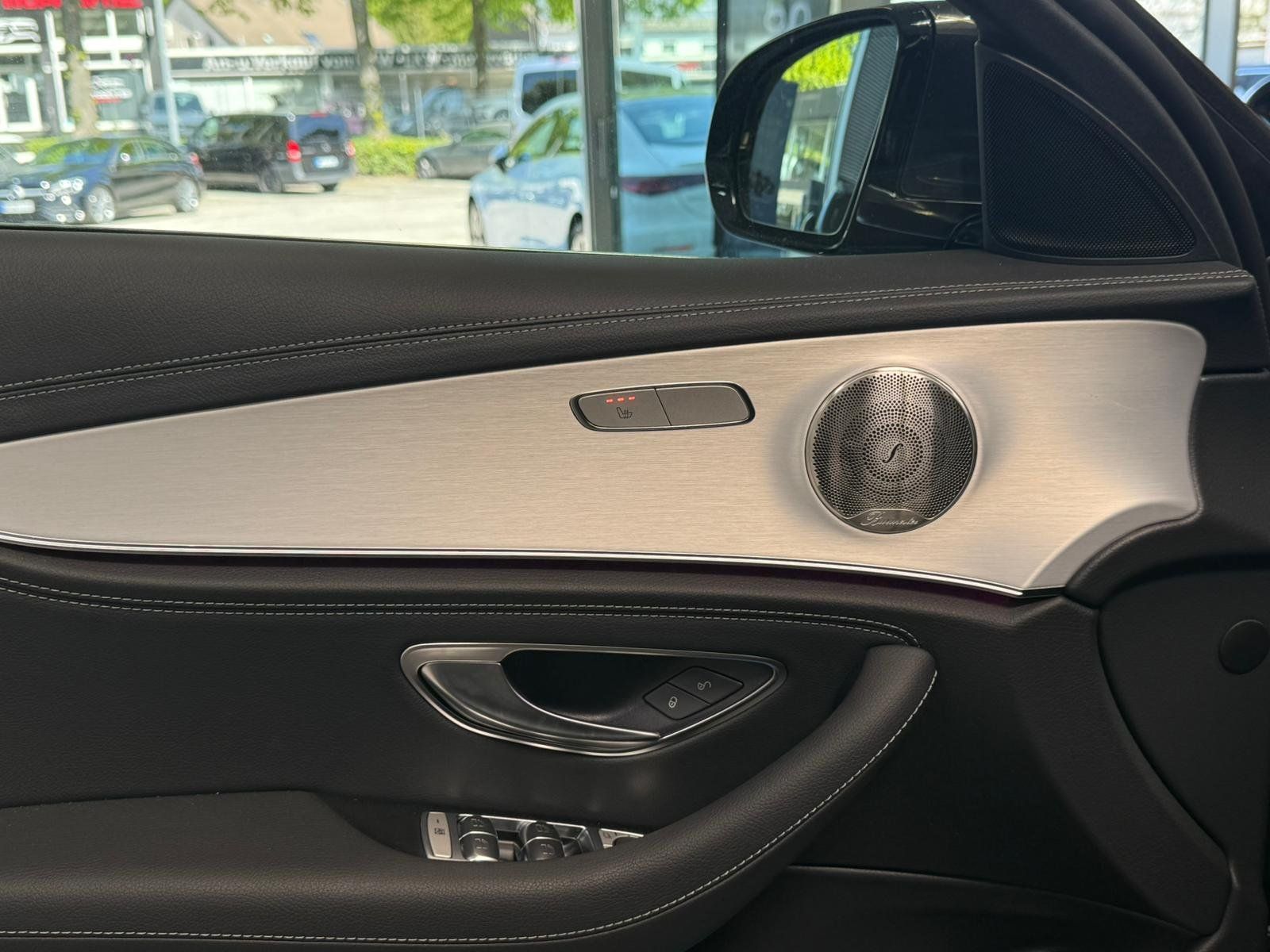 Fahrzeugabbildung Mercedes-Benz E220 d T AMG PANO+DIST+AHK+BURM+KEYLESS+360°+FAP