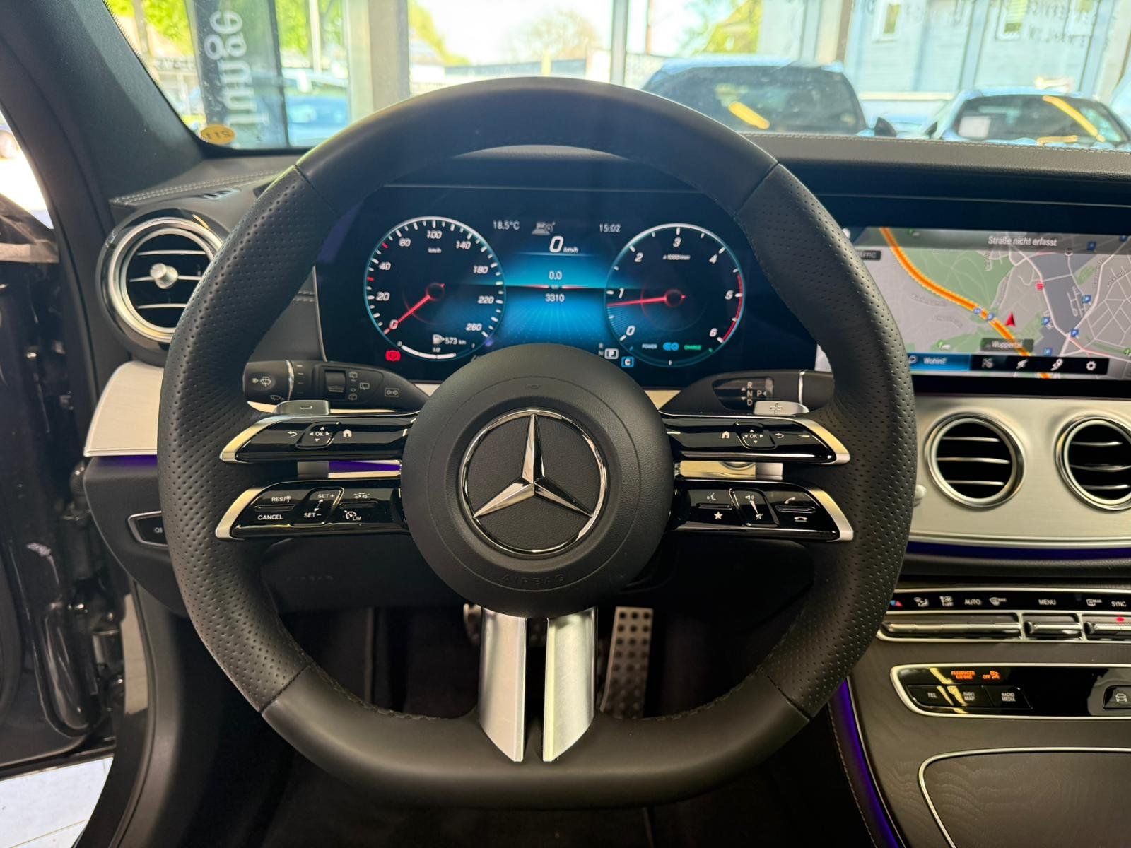 Fahrzeugabbildung Mercedes-Benz E220 d T AMG PANO+DIST+AHK+BURM+KEYLESS+360°+FAP