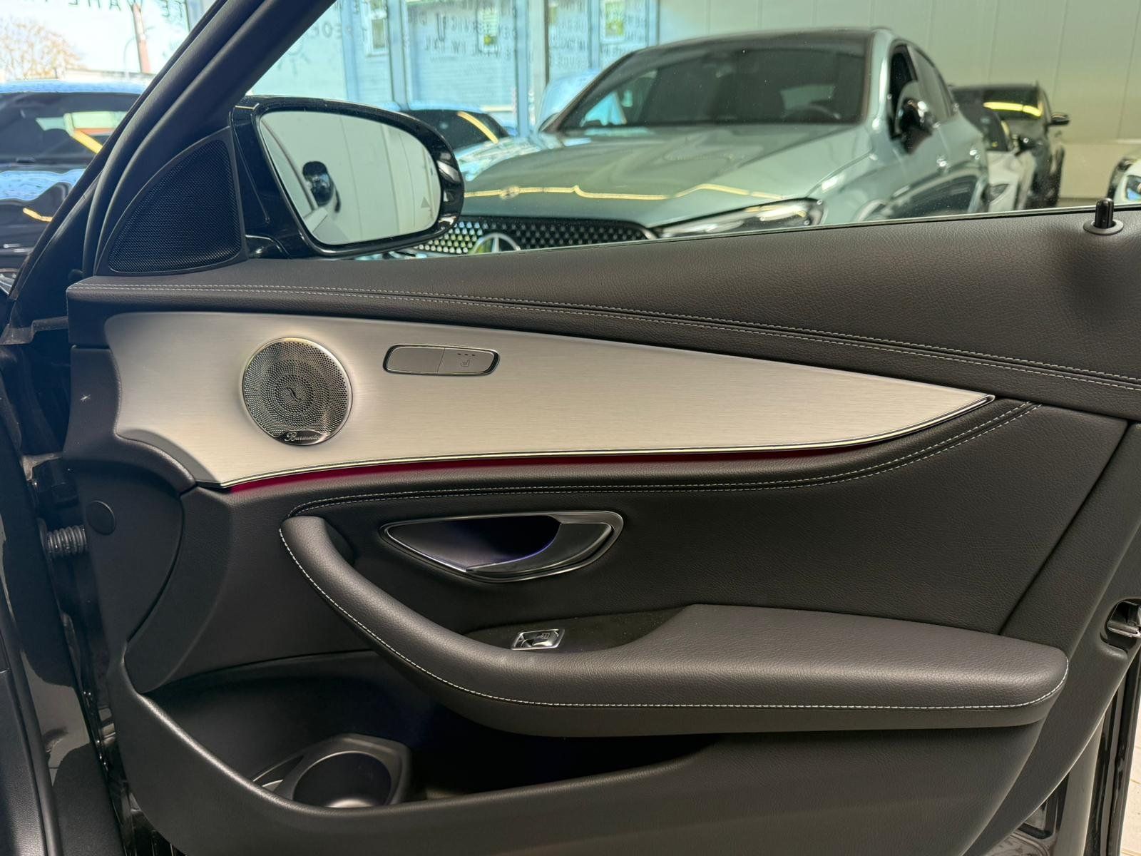 Fahrzeugabbildung Mercedes-Benz E220 d T AMG PANO+DIST+AHK+BURM+KEYLESS+360°+FAP