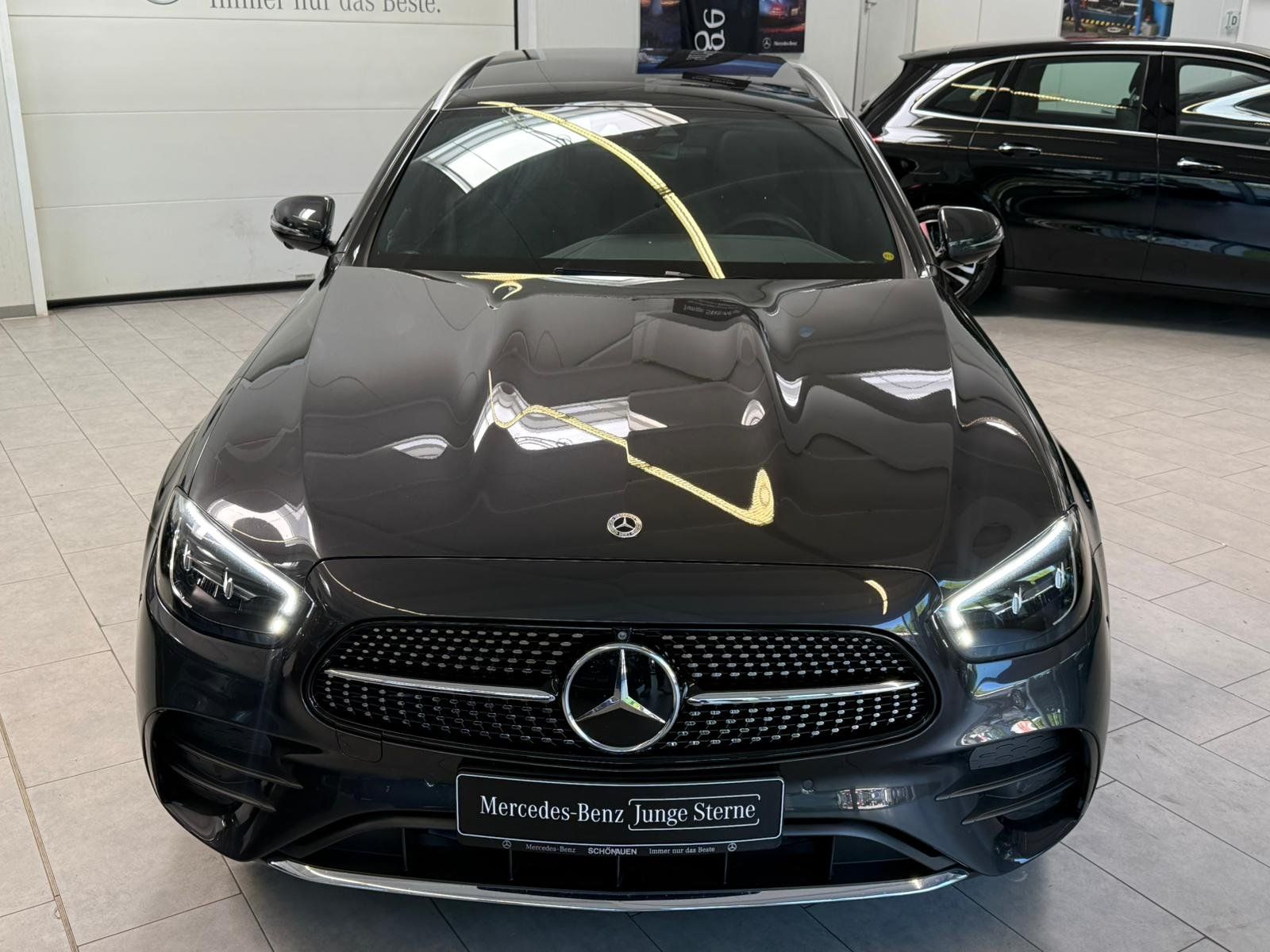 Fahrzeugabbildung Mercedes-Benz E220 d T AMG PANO+DIST+AHK+BURM+KEYLESS+360°+FAP