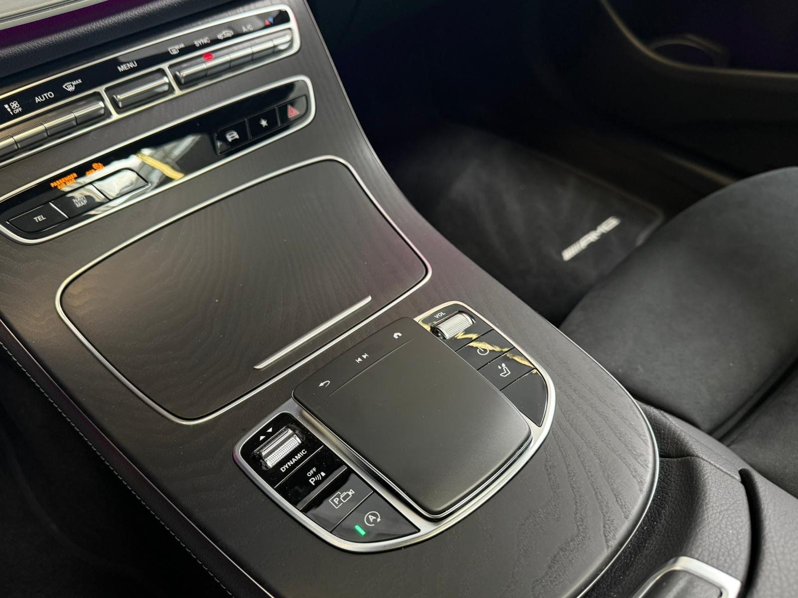 Fahrzeugabbildung Mercedes-Benz E220 d T AMG PANO+DIST+AHK+BURM+KEYLESS+360°+FAP