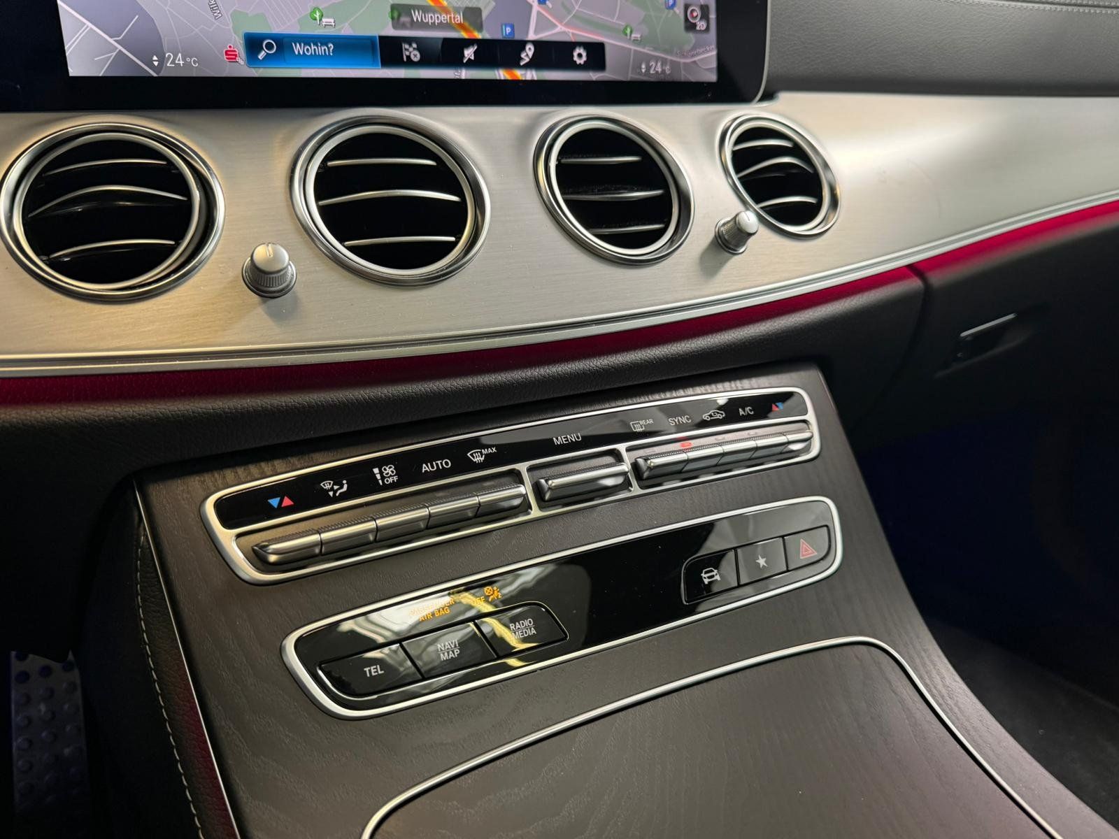 Fahrzeugabbildung Mercedes-Benz E220 d T AMG PANO+DIST+AHK+BURM+KEYLESS+360°+FAP