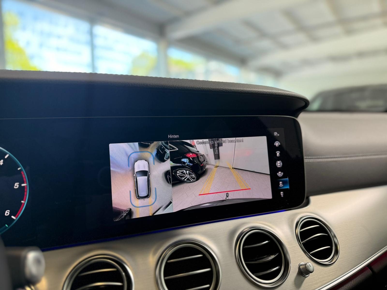 Fahrzeugabbildung Mercedes-Benz E220 d T AMG PANO+DIST+AHK+BURM+KEYLESS+360°+FAP