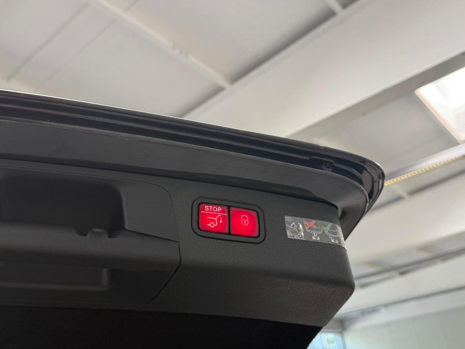 Fahrzeugabbildung Mercedes-Benz E220 d T AMG PANO+DIST+AHK+BURM+KEYLESS+360°+FAP