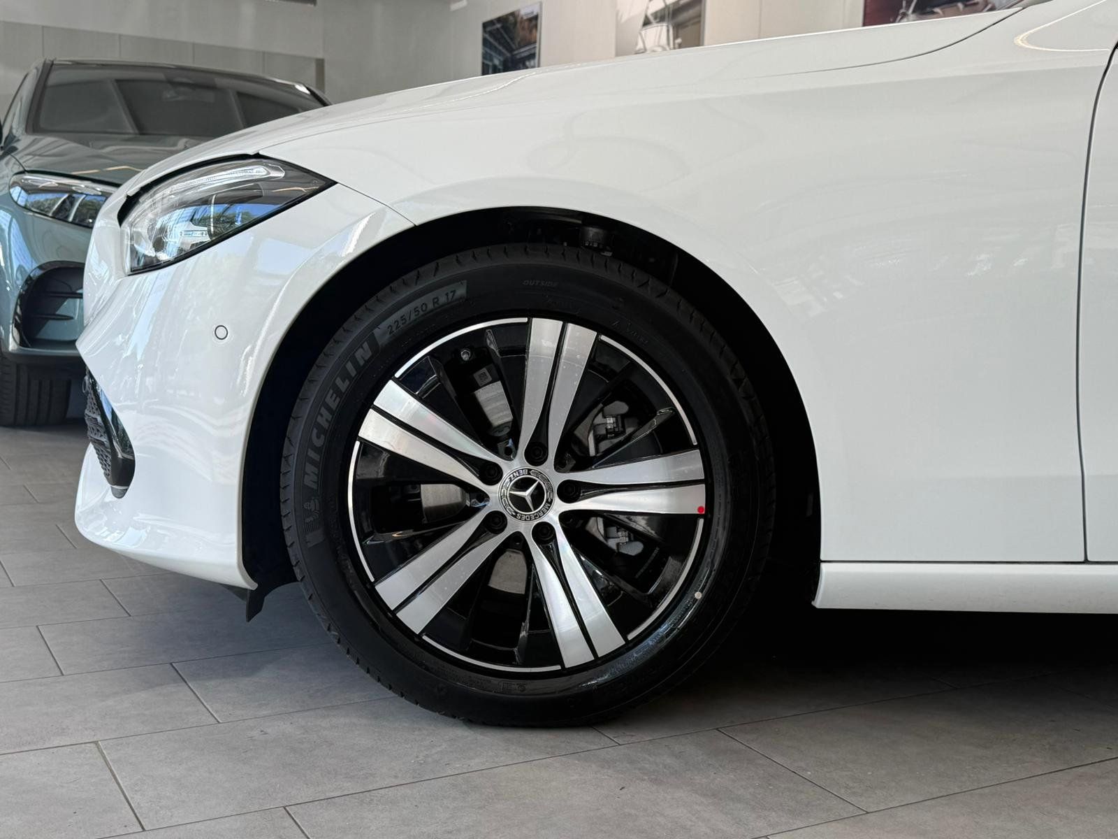 Fahrzeugabbildung Mercedes-Benz C180 T AVANTGRADE DLIGHT+BURM3D+FAP+HUD+PANO+360