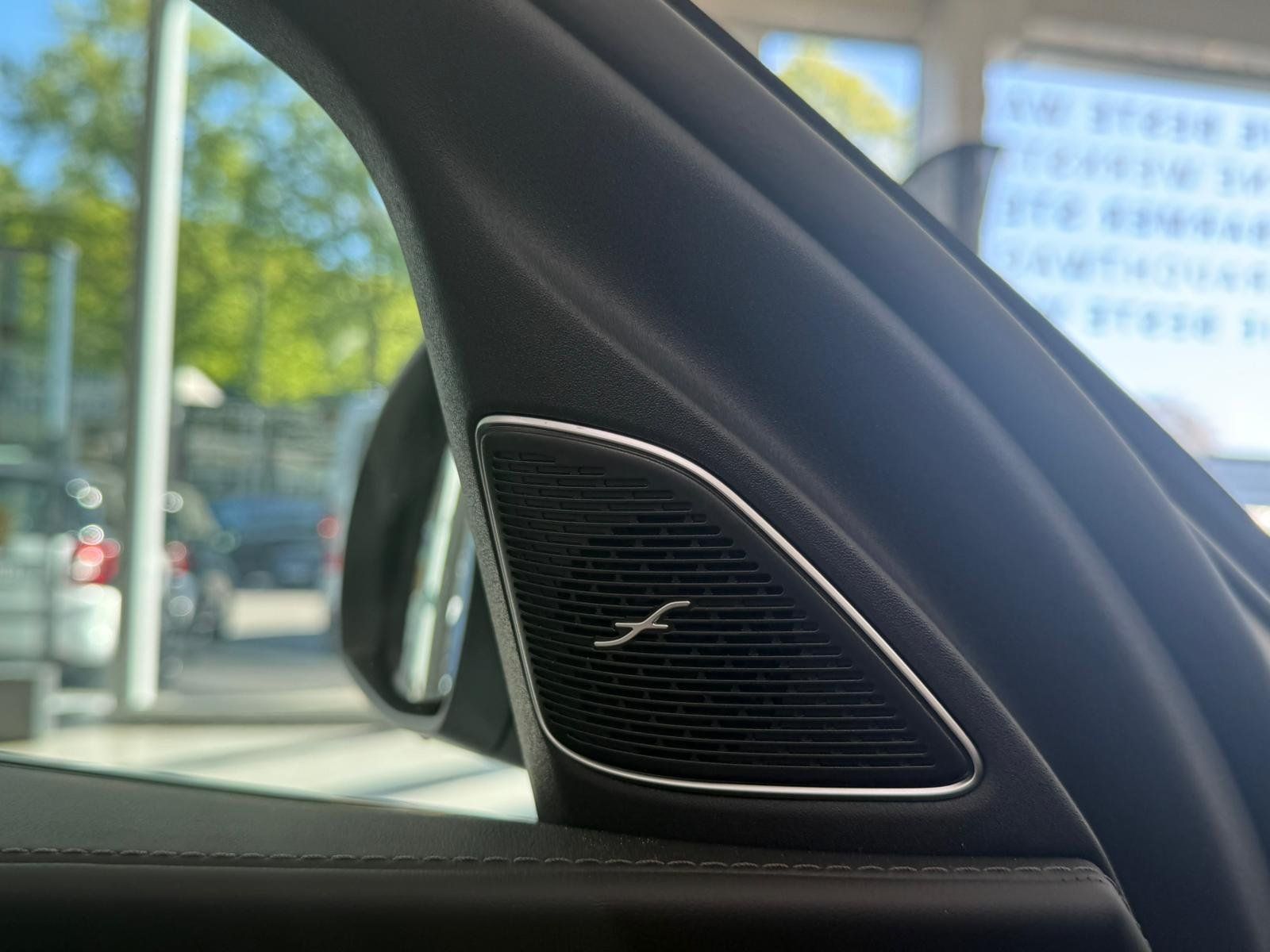 Fahrzeugabbildung Mercedes-Benz C180 T AVANTGRADE DLIGHT+BURM3D+FAP+HUD+PANO+360