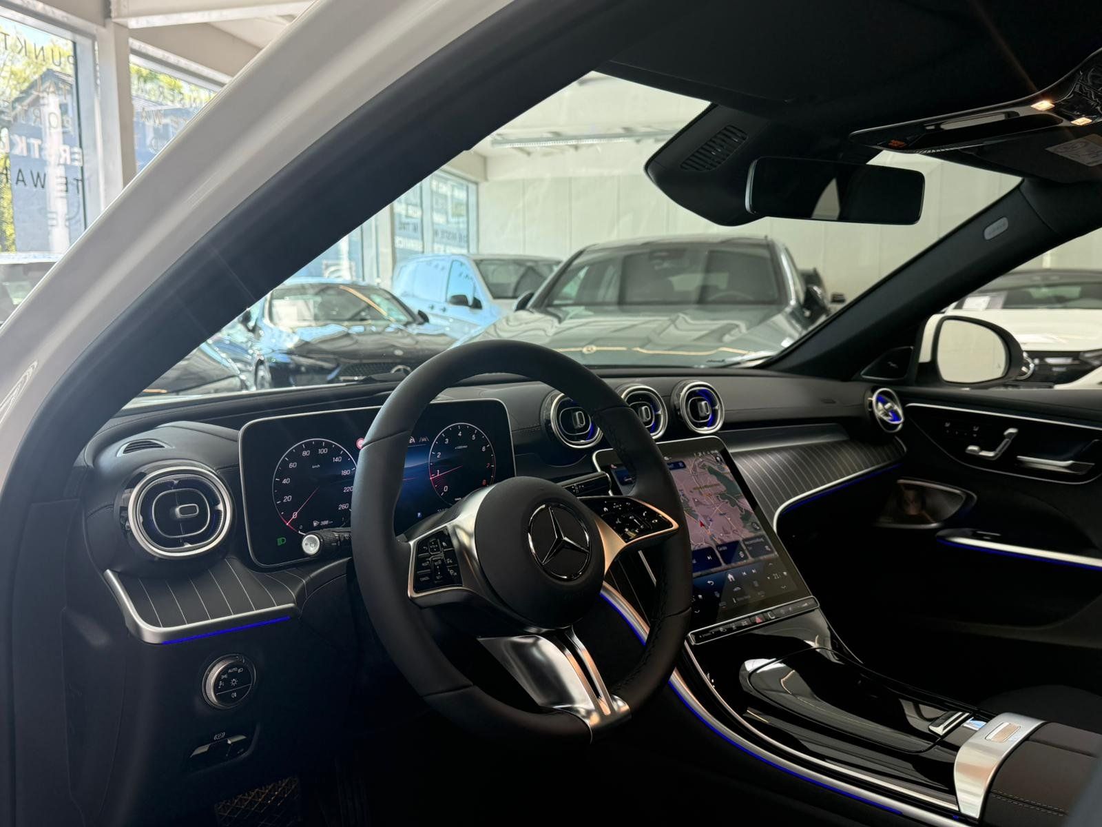 Fahrzeugabbildung Mercedes-Benz C180 T AVANTGRADE DLIGHT+BURM3D+FAP+HUD+PANO+360