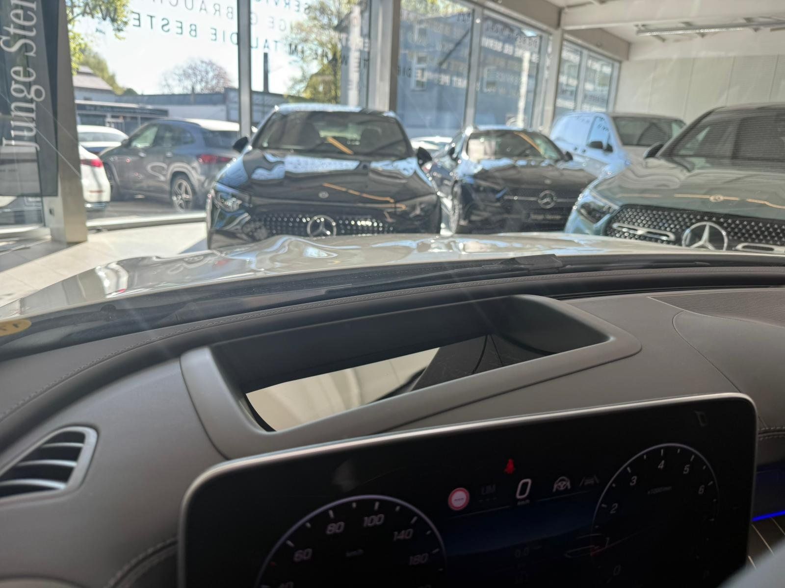 Fahrzeugabbildung Mercedes-Benz C180 T AVANTGRADE DLIGHT+BURM3D+FAP+HUD+PANO+360