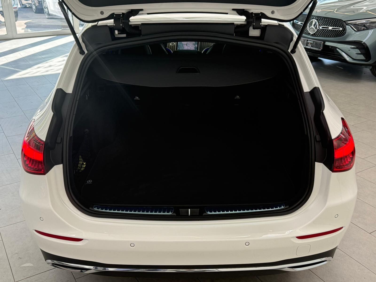 Fahrzeugabbildung Mercedes-Benz C180 T AVANTGRADE DLIGHT+BURM3D+FAP+HUD+PANO+360