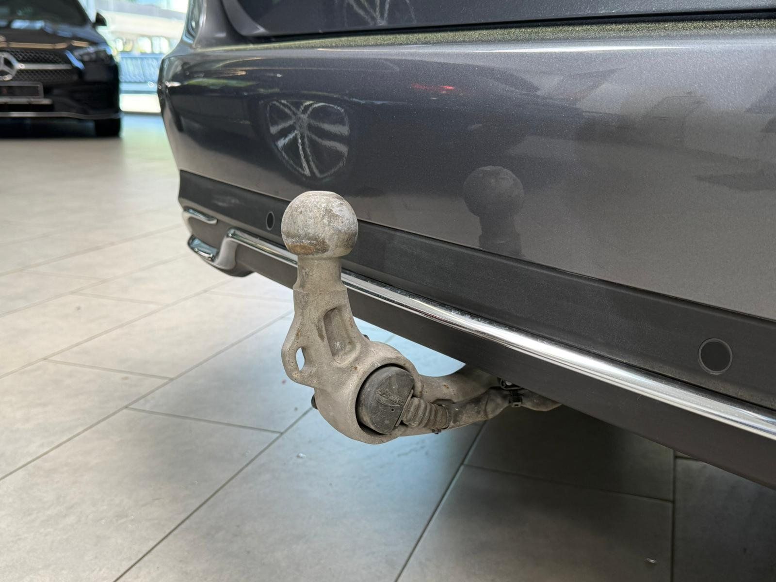 Fahrzeugabbildung Mercedes-Benz C220d T4M AVANTGARDE KAMERA+AHK+DISTR+EDW+COMAND