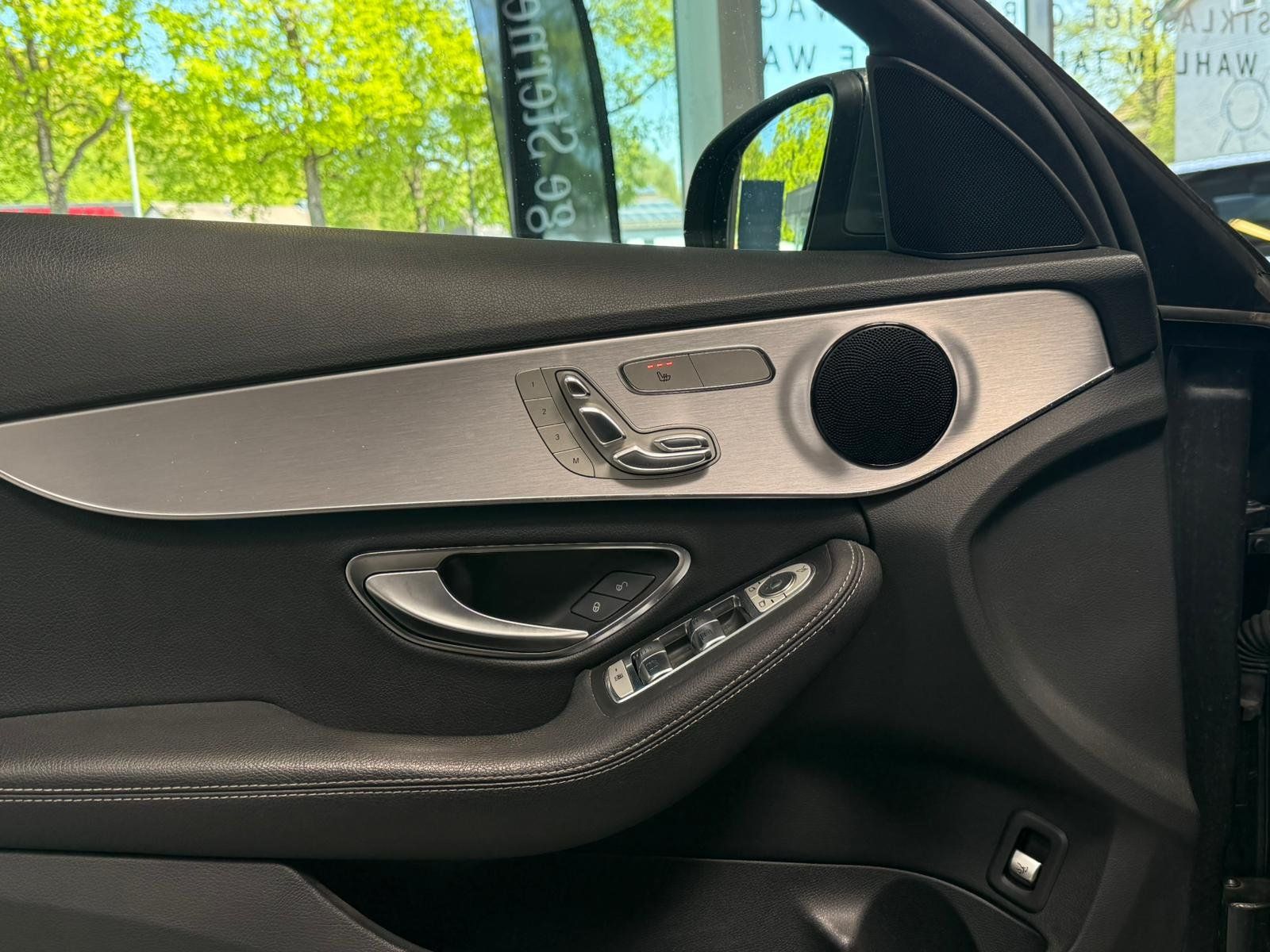 Fahrzeugabbildung Mercedes-Benz C220d T4M AVANTGARDE KAMERA+AHK+DISTR+EDW+COMAND