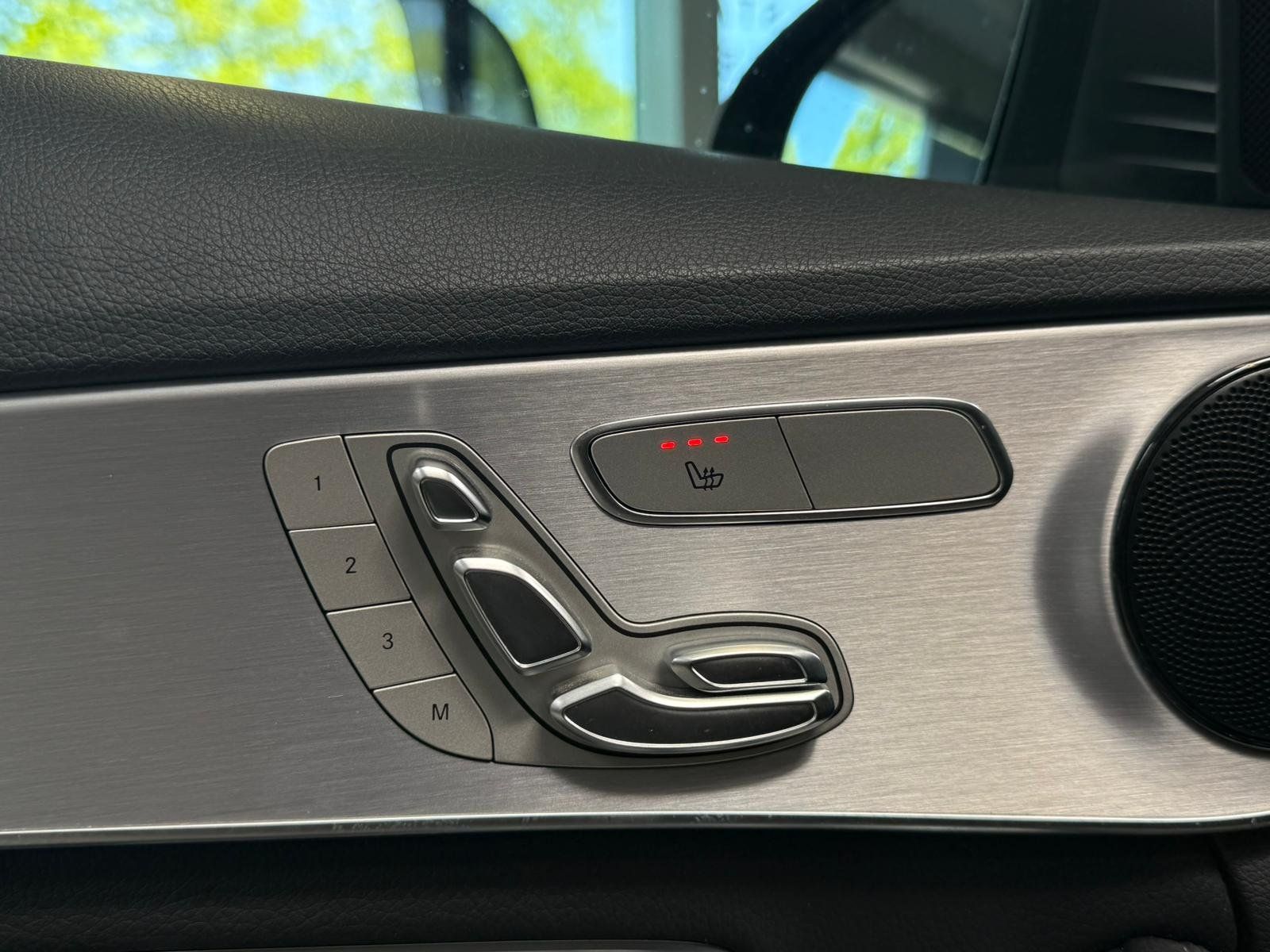 Fahrzeugabbildung Mercedes-Benz C220d T4M AVANTGARDE KAMERA+AHK+DISTR+EDW+COMAND