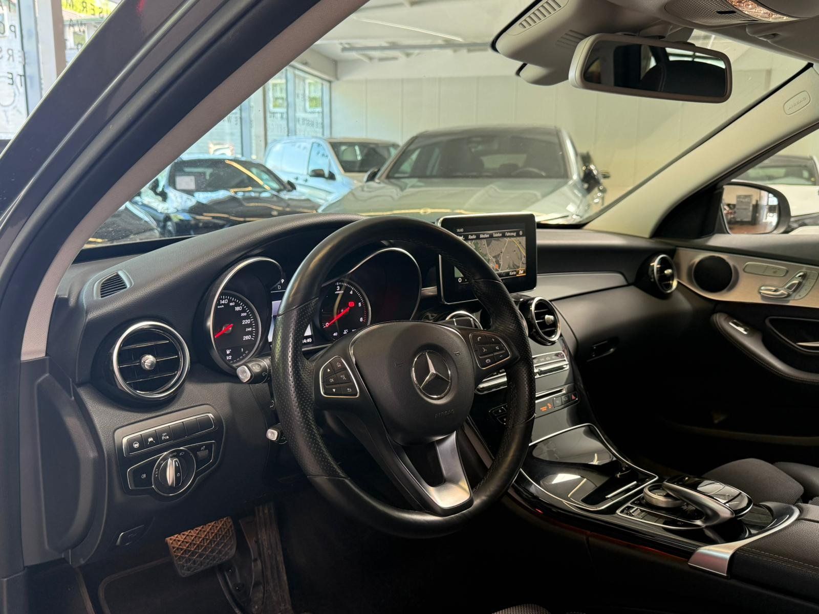 Fahrzeugabbildung Mercedes-Benz C220d T4M AVANTGARDE KAMERA+AHK+DISTR+EDW+COMAND