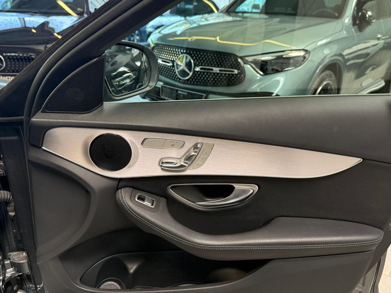 Fahrzeugabbildung Mercedes-Benz C220d T4M AVANTGARDE KAMERA+AHK+DISTR+EDW+COMAND