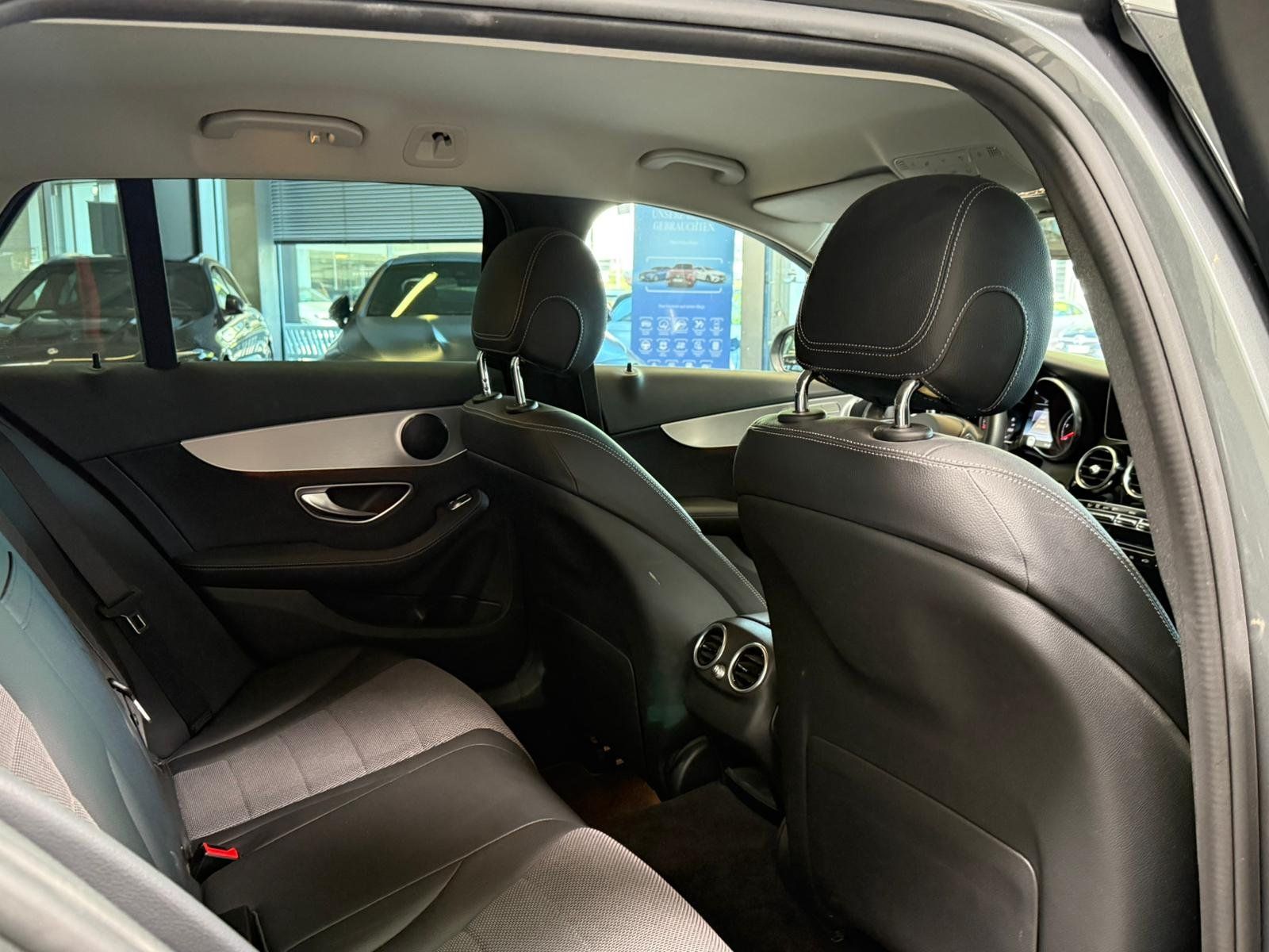 Fahrzeugabbildung Mercedes-Benz C220d T4M AVANTGARDE KAMERA+AHK+DISTR+EDW+COMAND