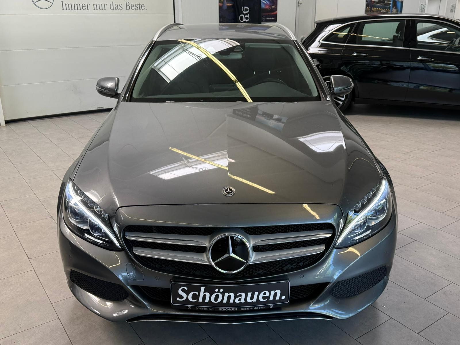 Fahrzeugabbildung Mercedes-Benz C220d T4M AVANTGARDE KAMERA+AHK+DISTR+EDW+COMAND