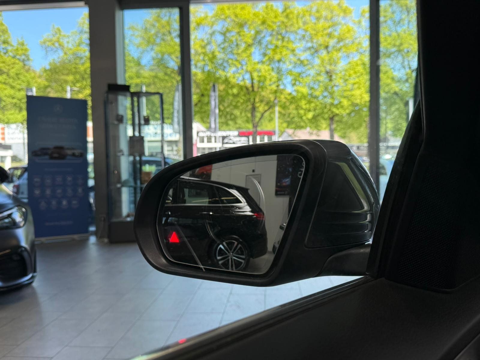 Fahrzeugabbildung Mercedes-Benz C220d T4M AVANTGARDE KAMERA+AHK+DISTR+EDW+COMAND