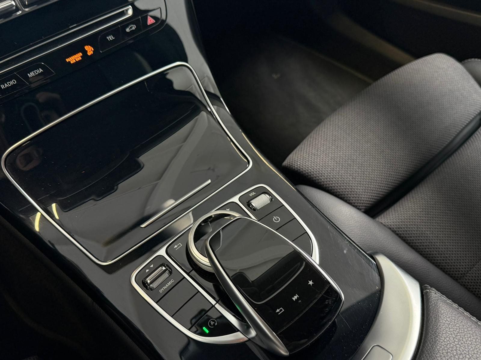 Fahrzeugabbildung Mercedes-Benz C220d T4M AVANTGARDE KAMERA+AHK+DISTR+EDW+COMAND